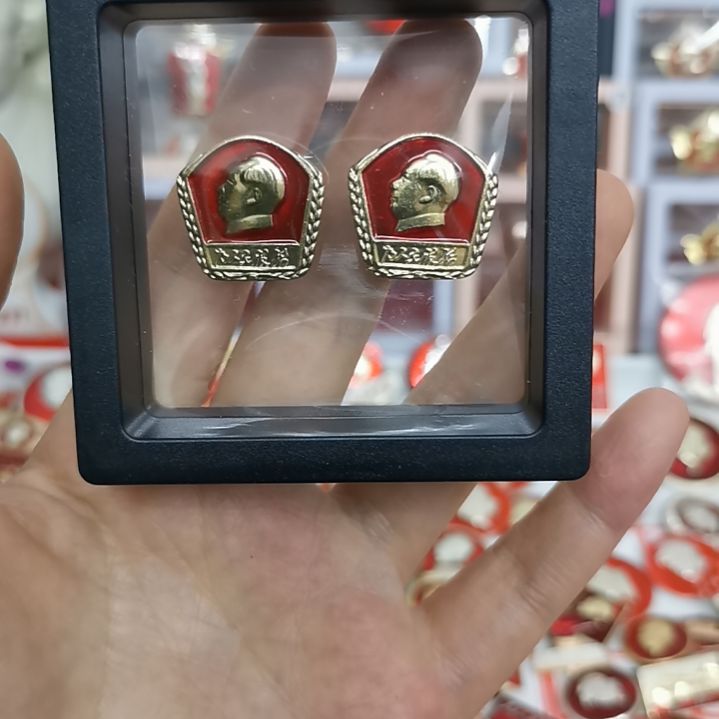 其他普通金属红色收藏纪念章2枚