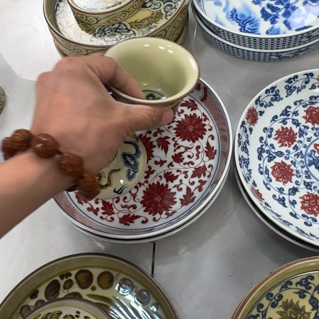 陶摆件釉里金如意穿花龙两才盖碗