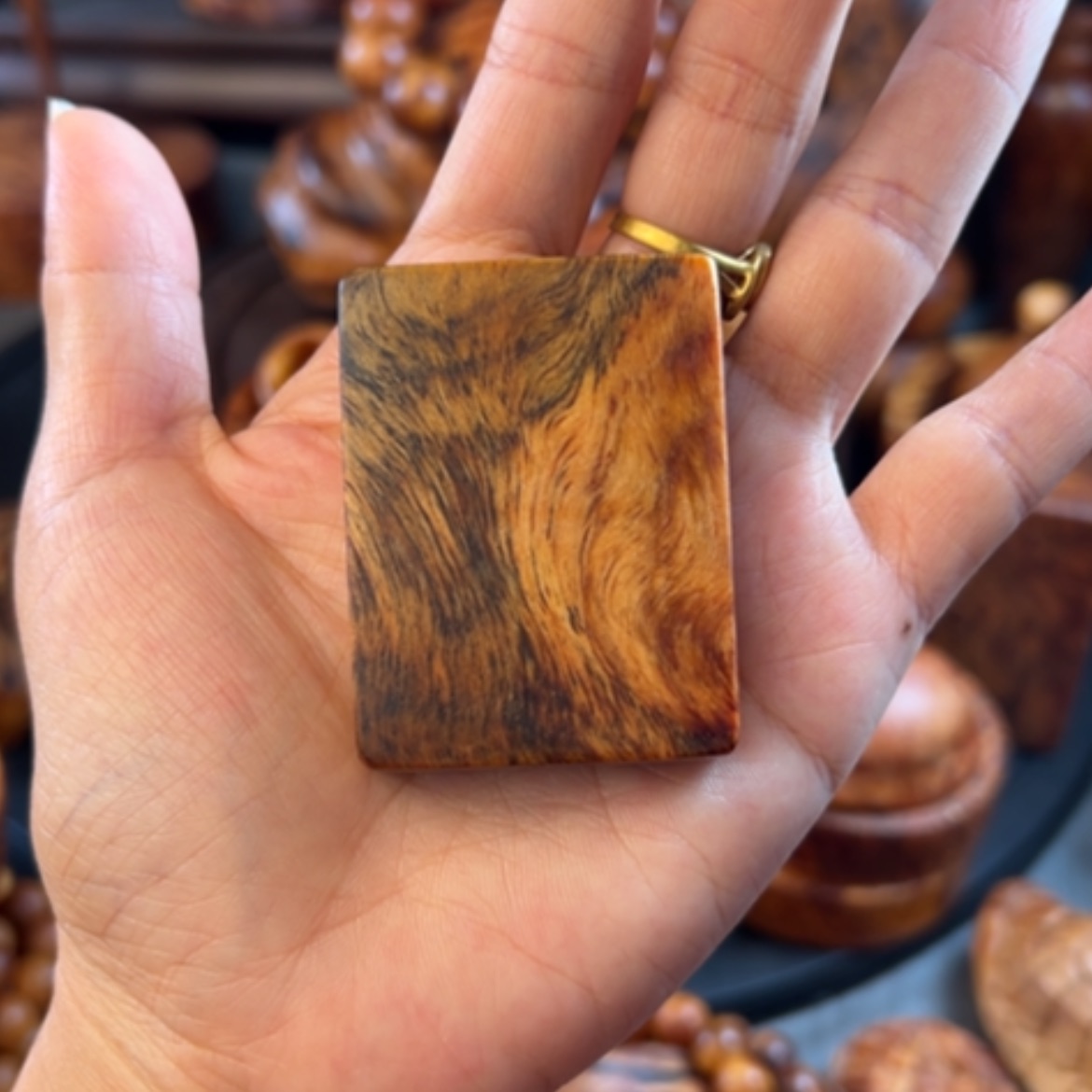 【闪购商品】松木（琥珀木）把件