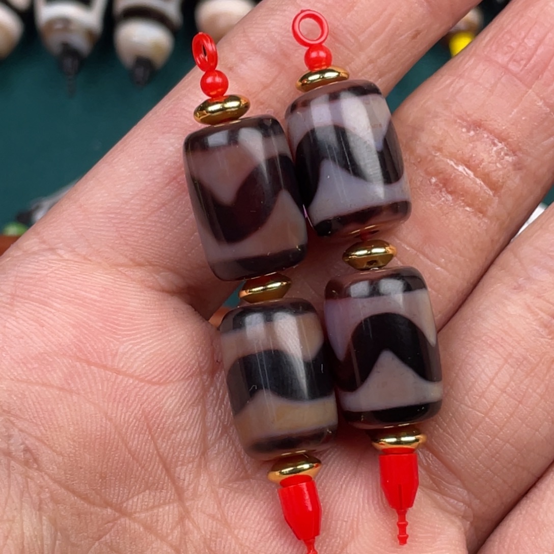 小***德玛瑙/玉髓裸珠虎牙