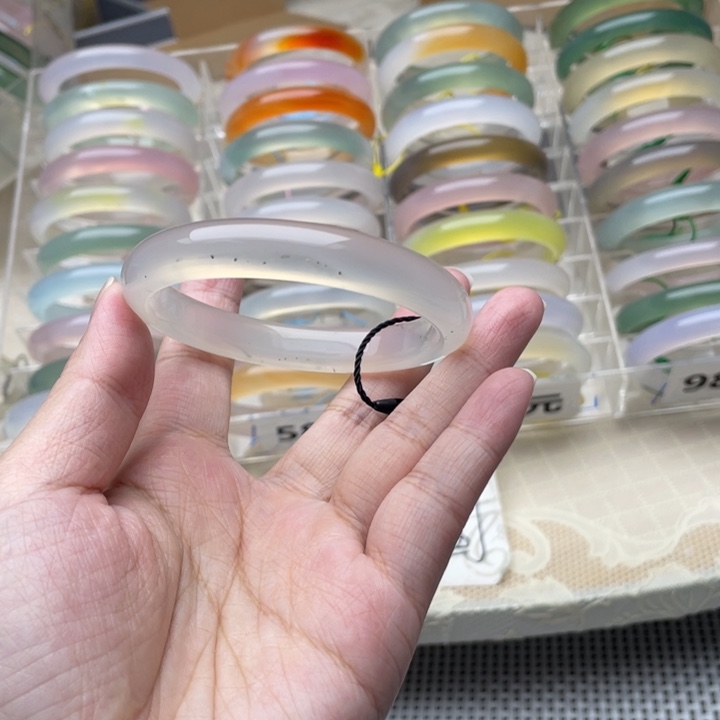 玛瑙/玉髓未镶嵌手镯56圈口