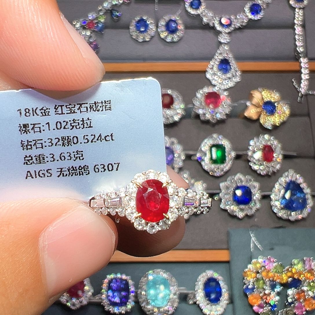 红宝石戒指18K金镶嵌