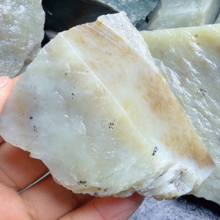 和田玉（糖玉）未镶嵌珠宝奇石