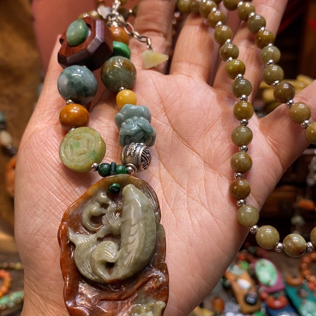 翡翠吊坠(赠链)未镶嵌