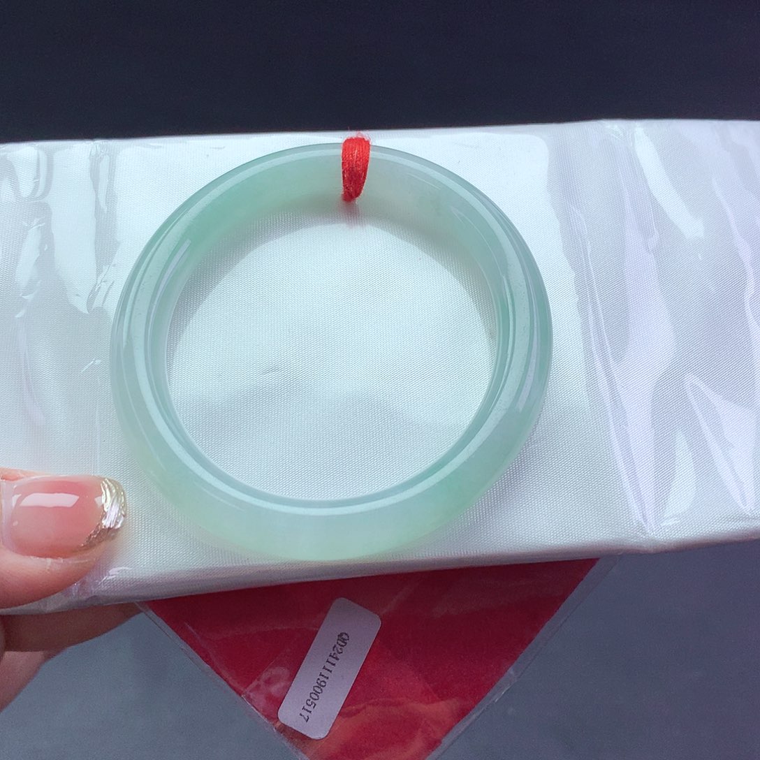 【闪购商品】翡翠手镯未镶嵌贵妃a 1101403