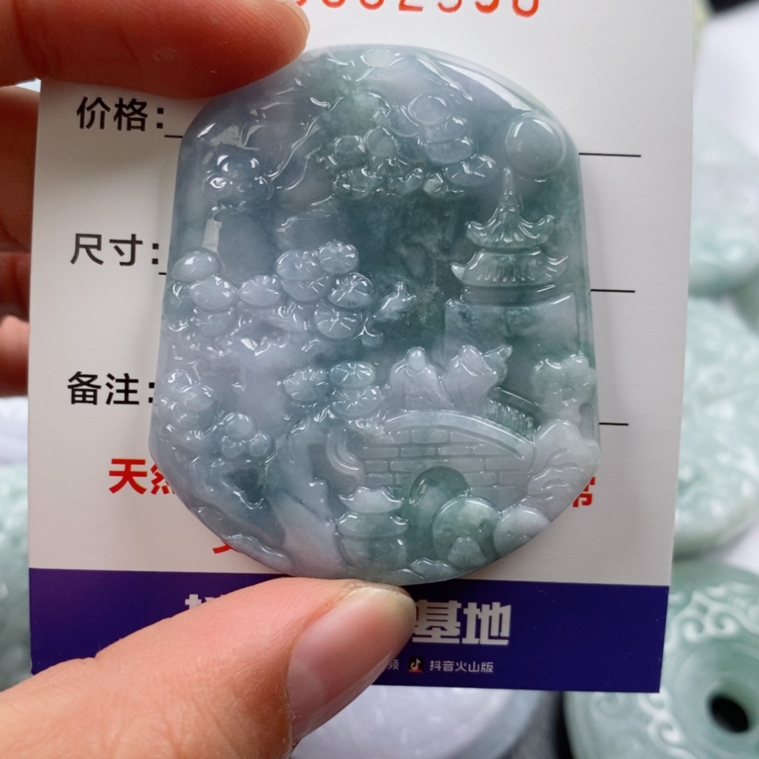 翡翠未镶嵌颈饰挂件