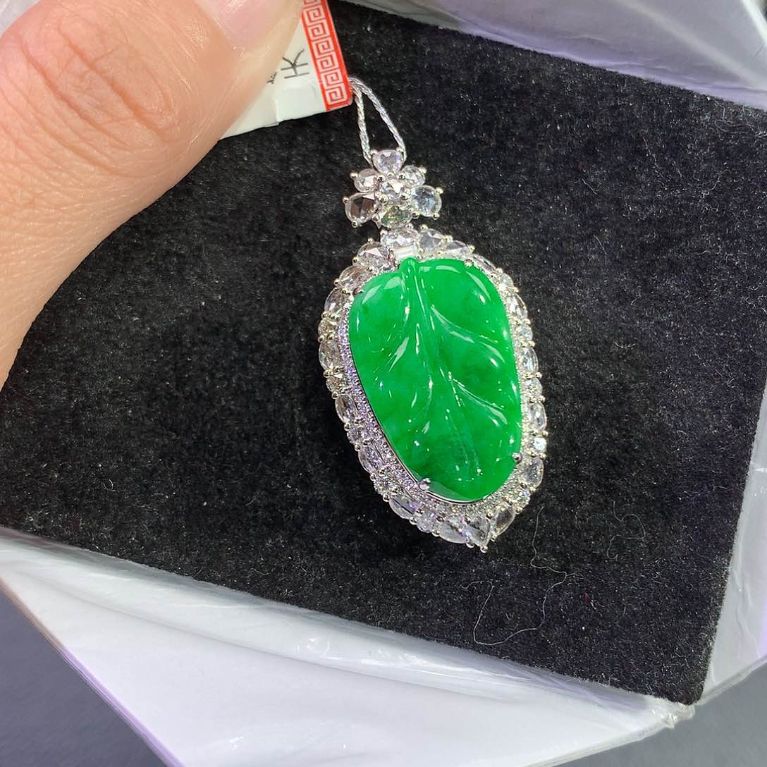 翡翠吊坠(赠链)18K金镶嵌