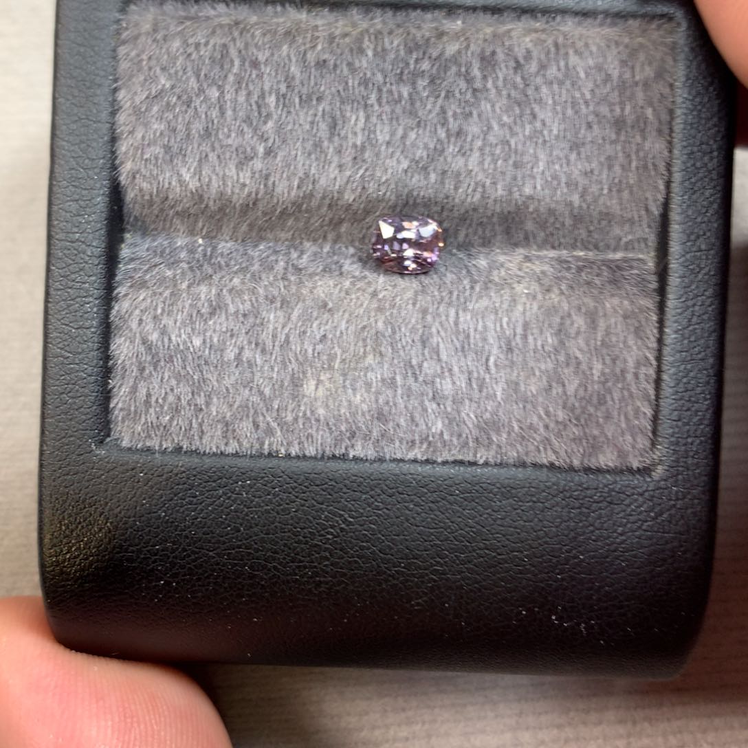 裸石尖晶石0.77ct天然尖晶石福利