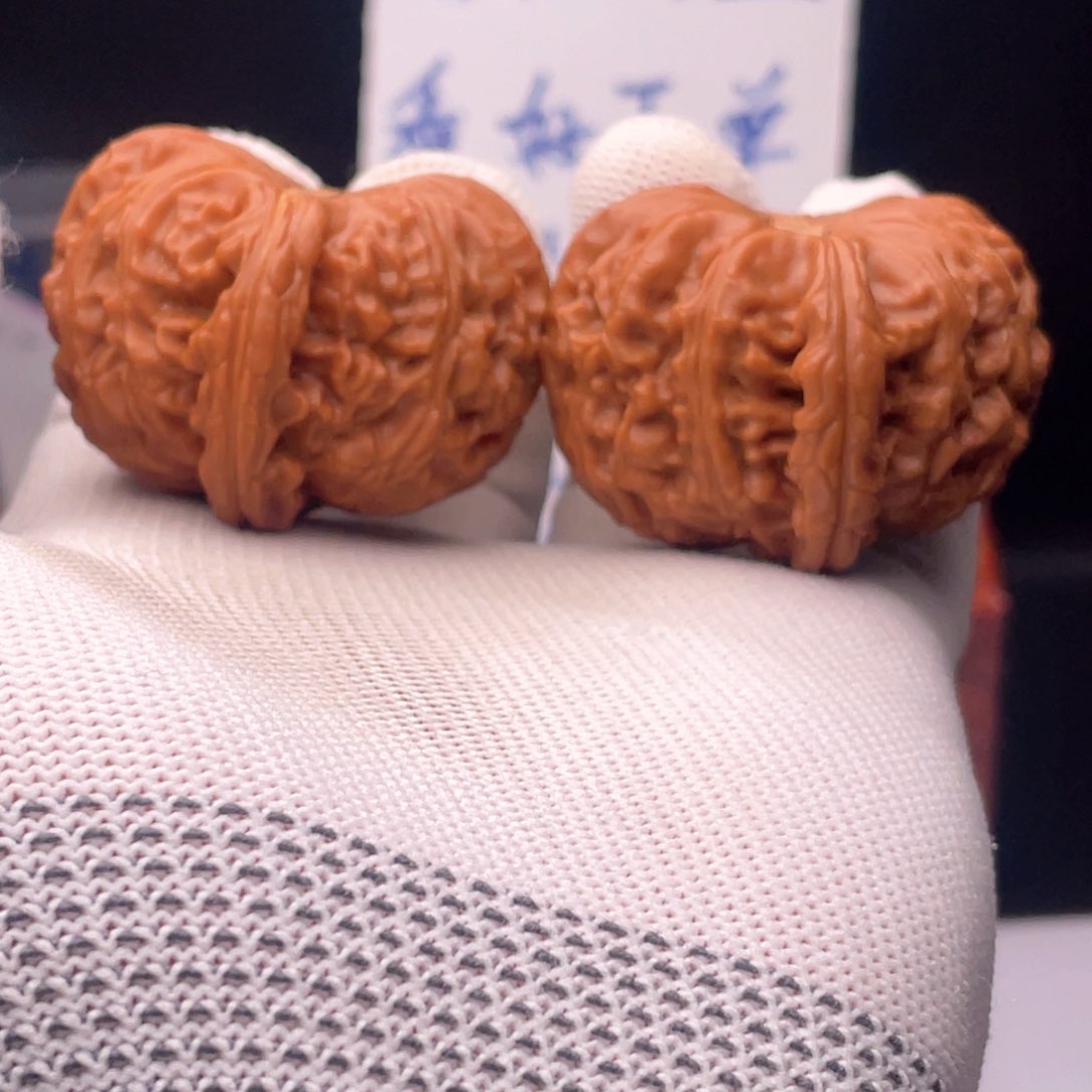 文玩核桃吊坠45卡姿兰大眼睛