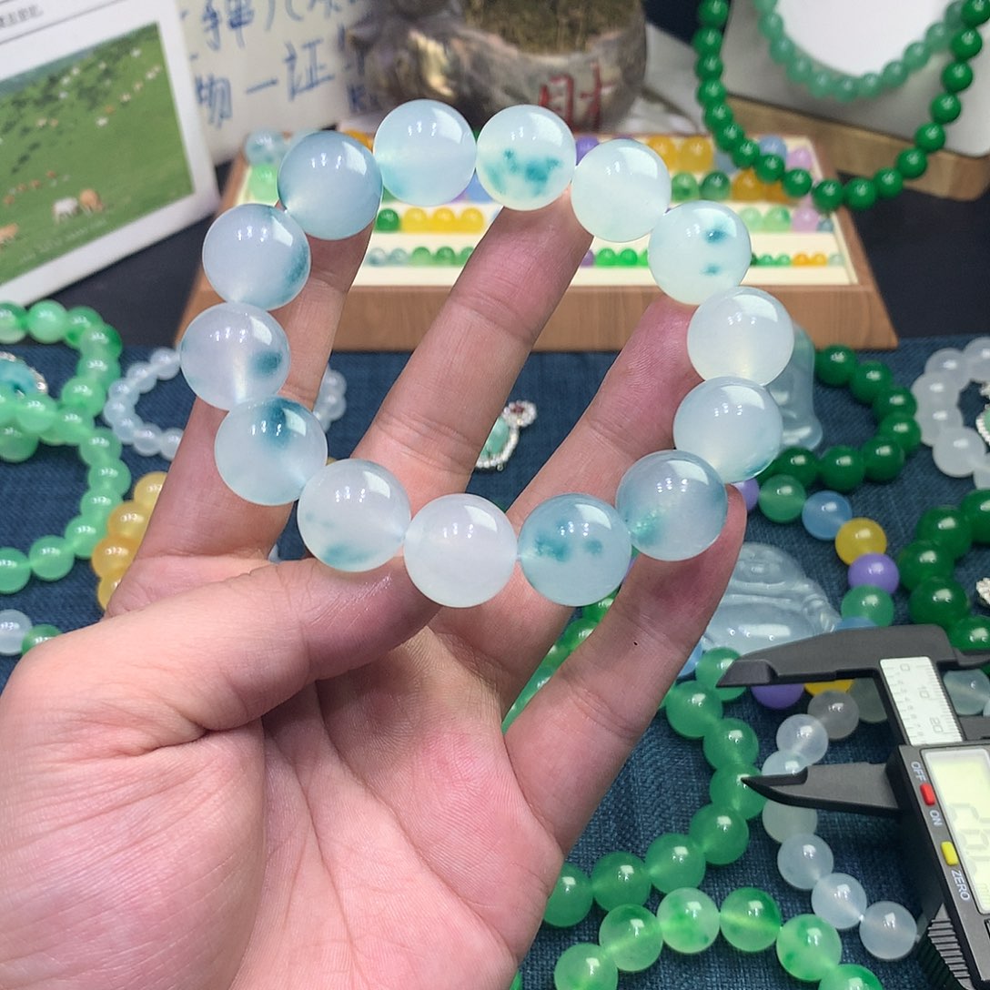 曾***上只买单纯的吊坠，没带链子，属的性质。飘花珠子