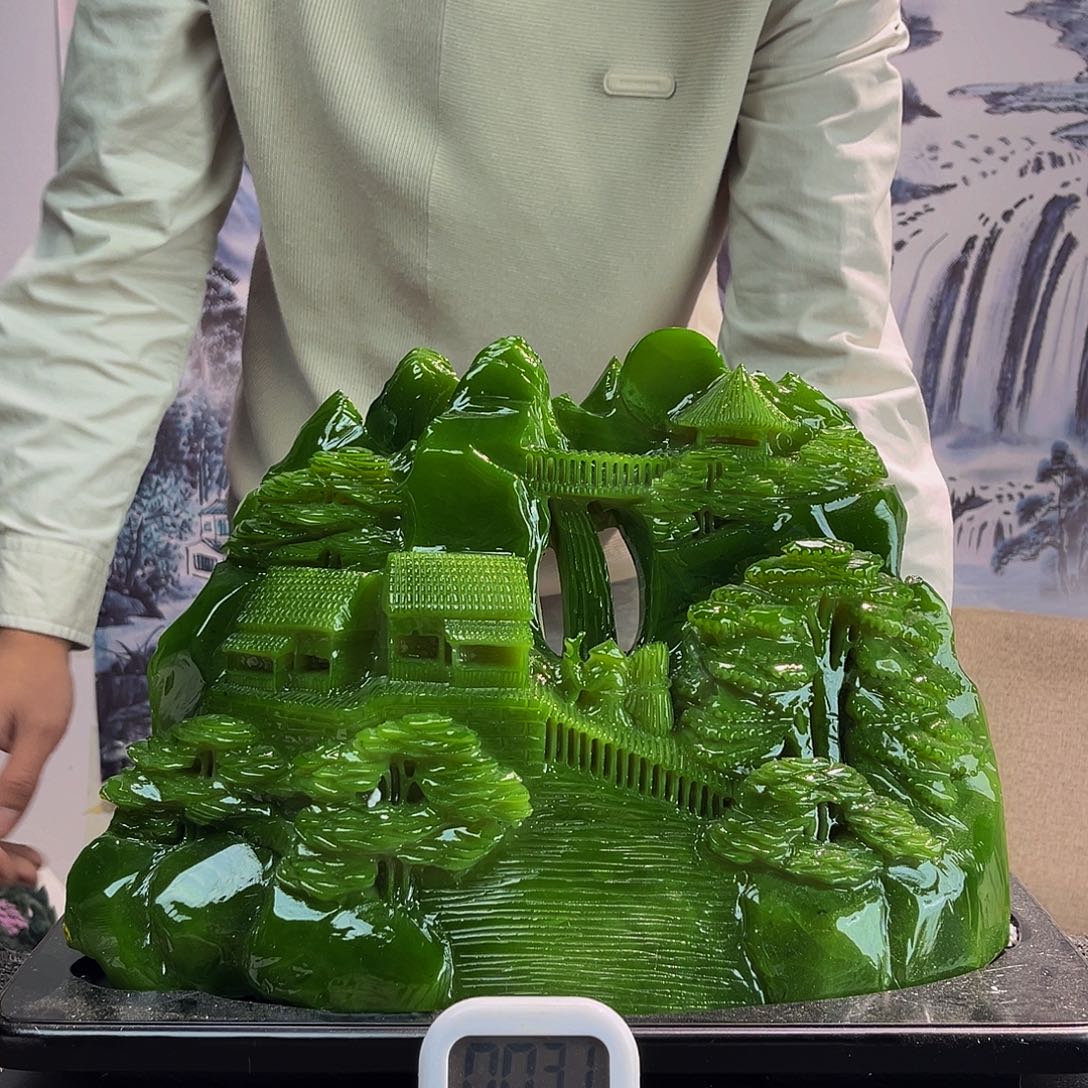 友***情玉玉摆件绿色带底座