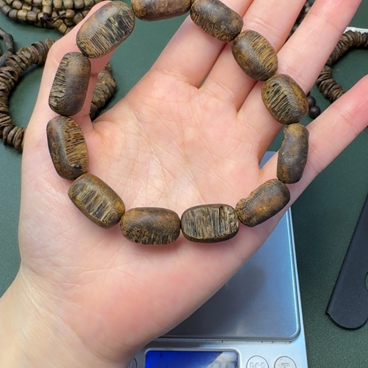 沉香手串海南绿棋留疤老料14克