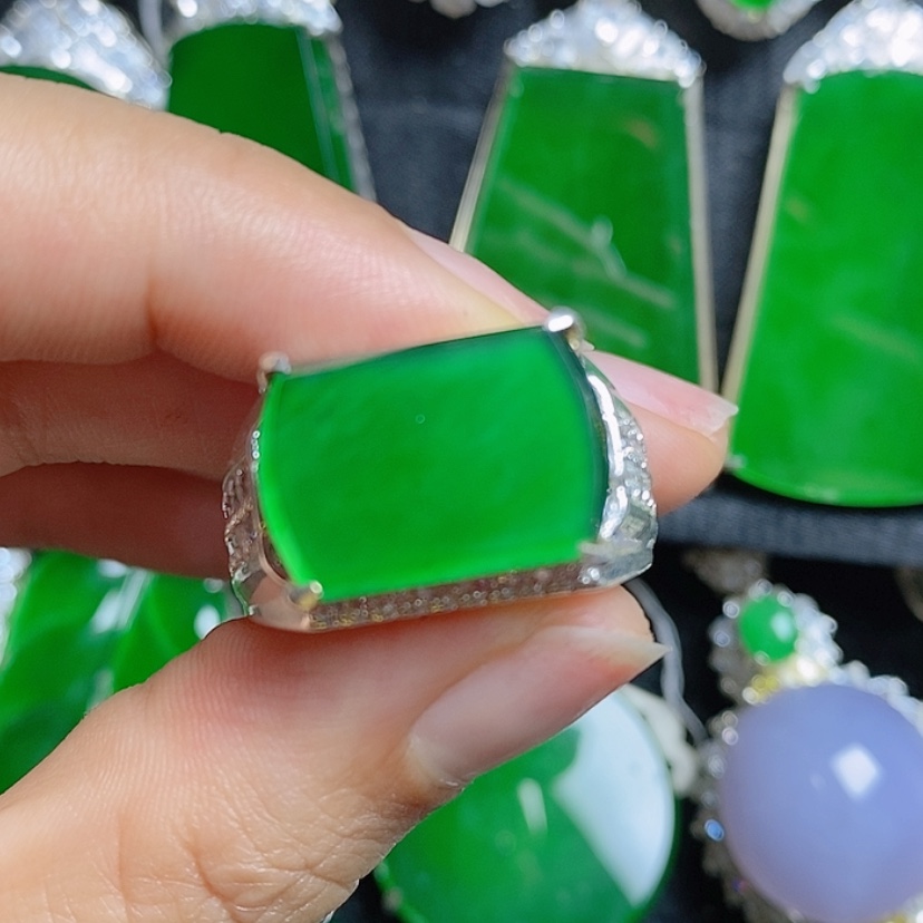 【闪购商品】翡翠未镶嵌挂件马鞍