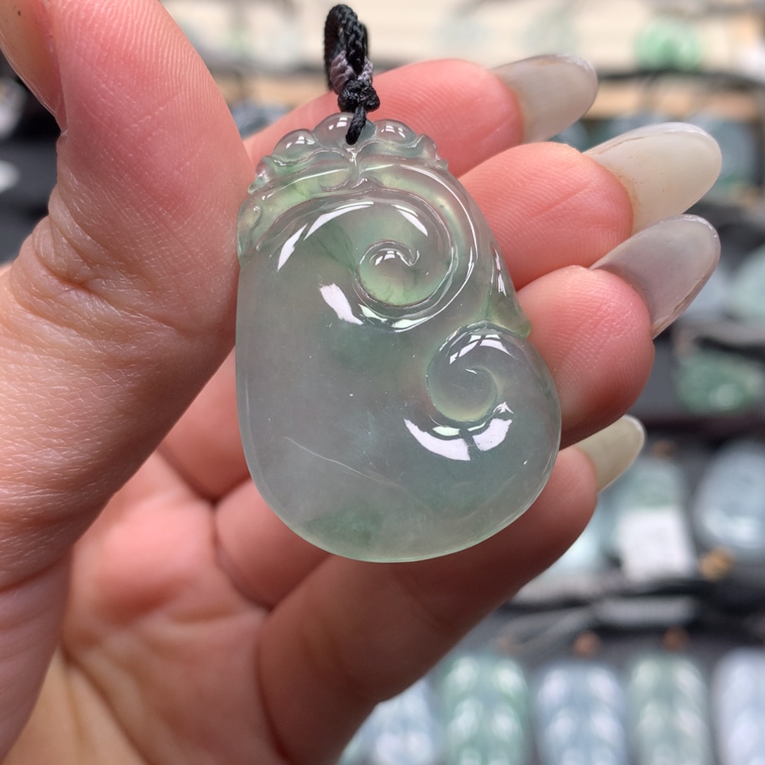 翡翠颈饰未镶嵌如意