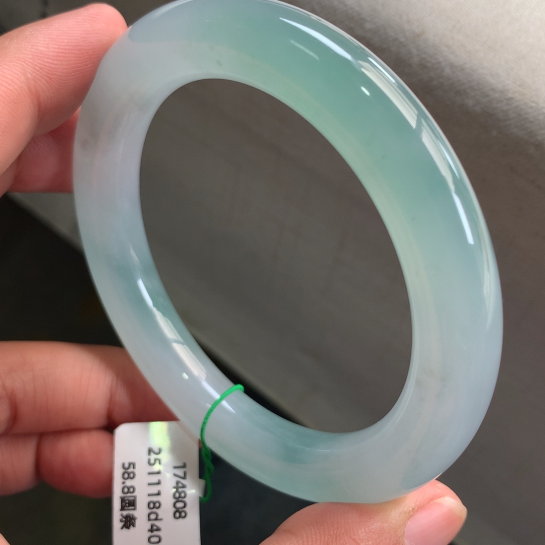 翡翠未镶嵌手镯蓝晴底起胶