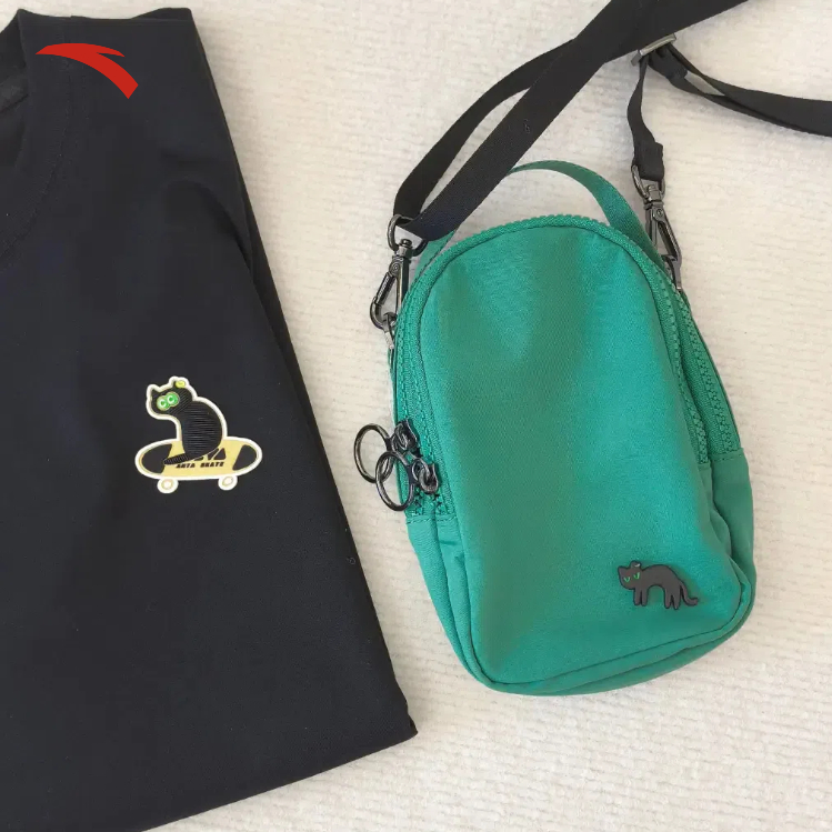 【王一博同款】安踏黑猫绿色生活运动文化女手机包斜挎包192528111