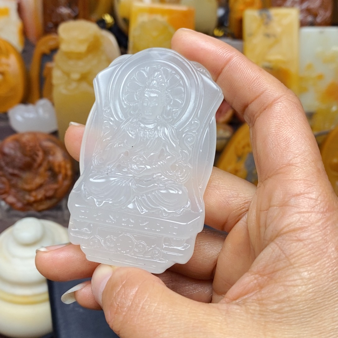 石英质玉（黄龙玉）颈饰未镶嵌