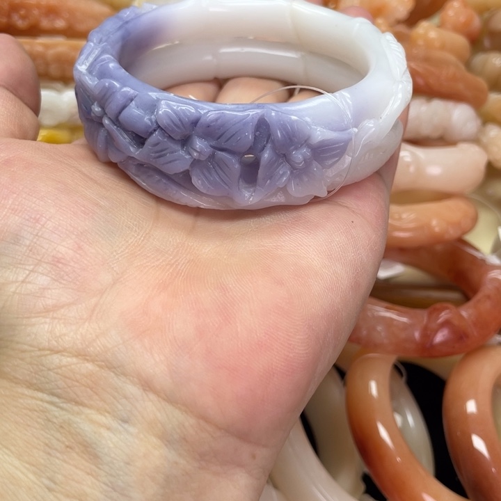 未镶嵌石英岩玉珠宝奇石云*