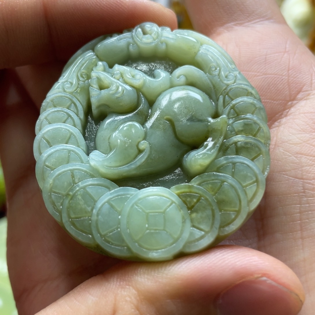 蛇纹石玉吊坠未镶嵌