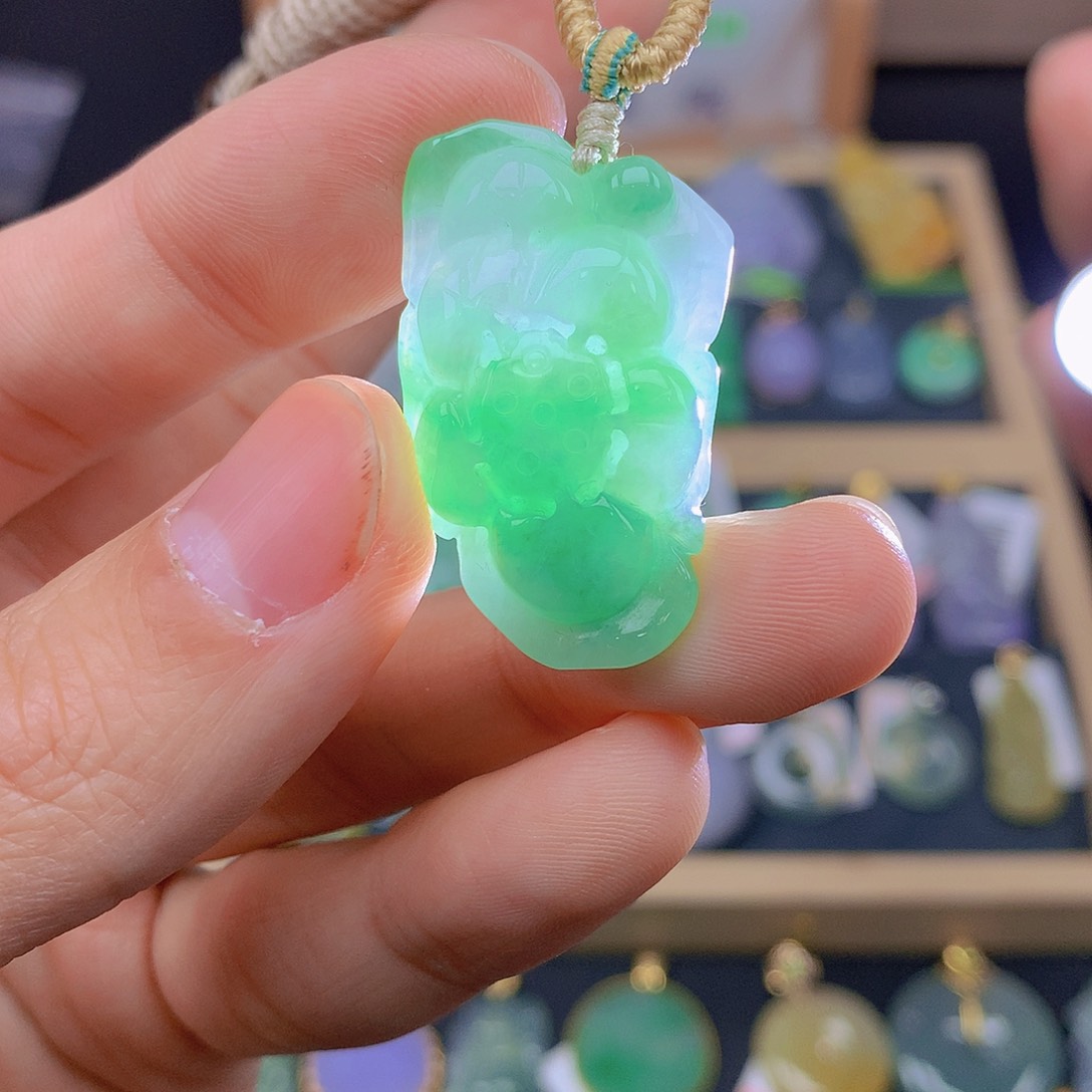 翡翠颈饰未镶嵌翡翠