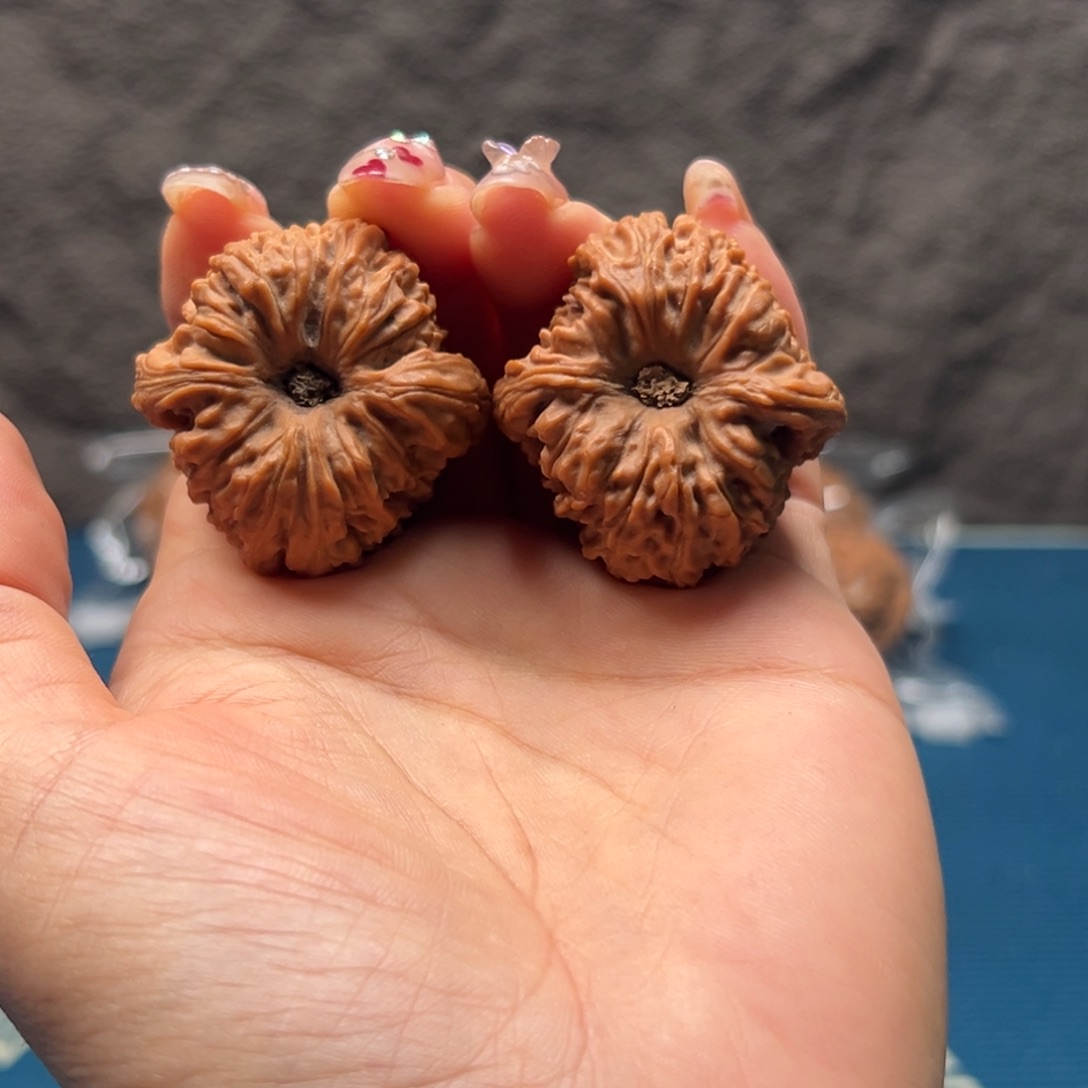 火***达文玩核桃把件南疆37黄点