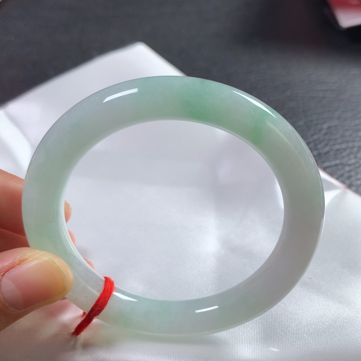 翡翠未镶嵌手镯（圆镯）54圈