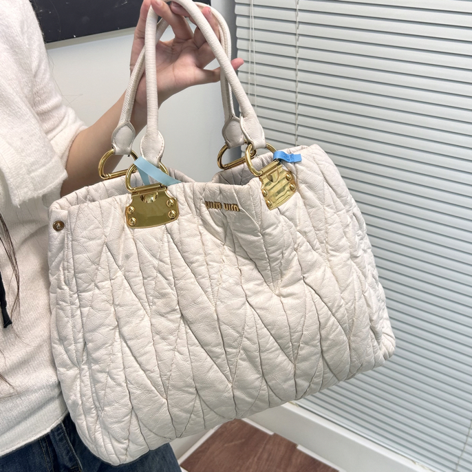 95新 MIU MIU/缪缪 九成新白色褶皱手提腋下包
