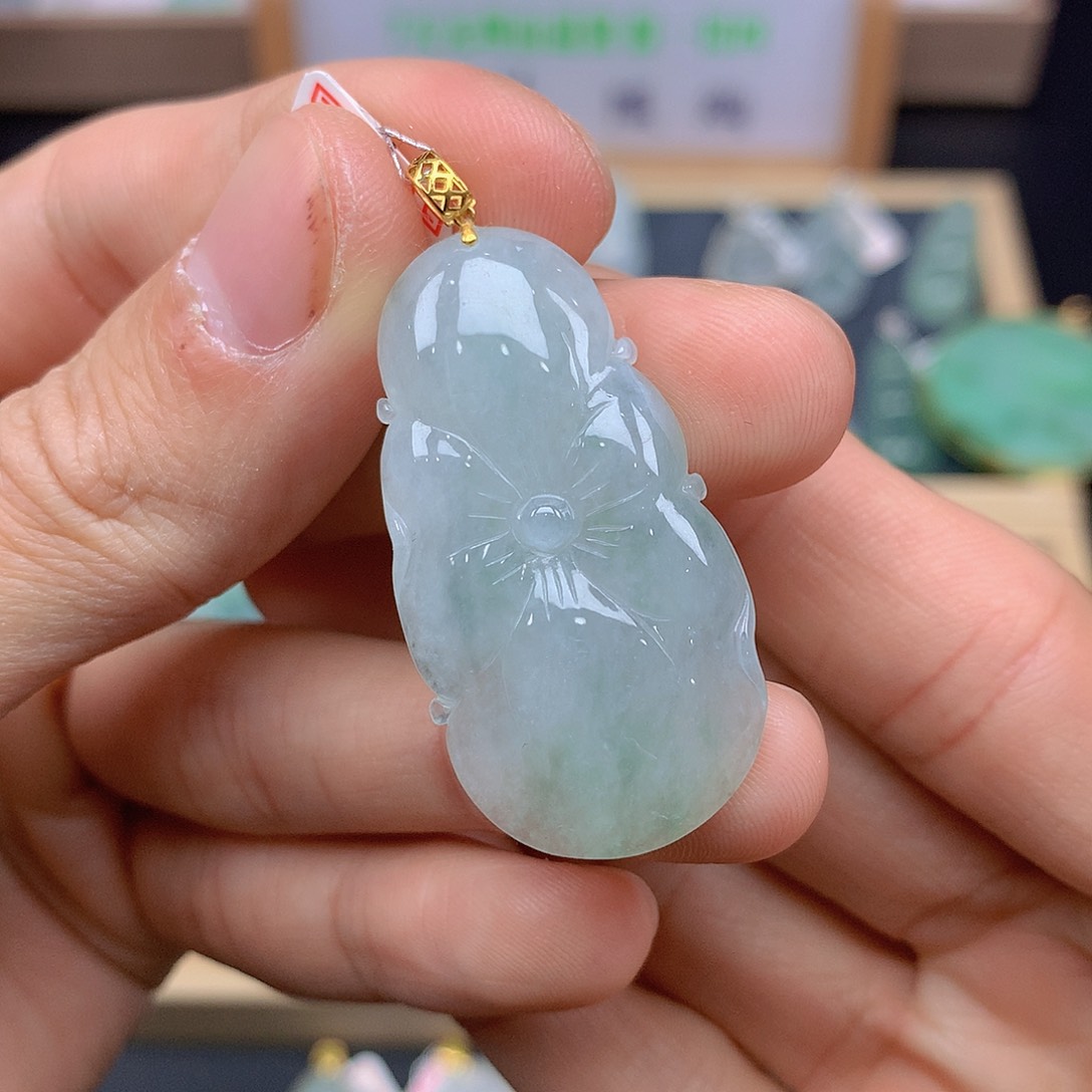 翡翠颈饰18K金镶嵌翡翠