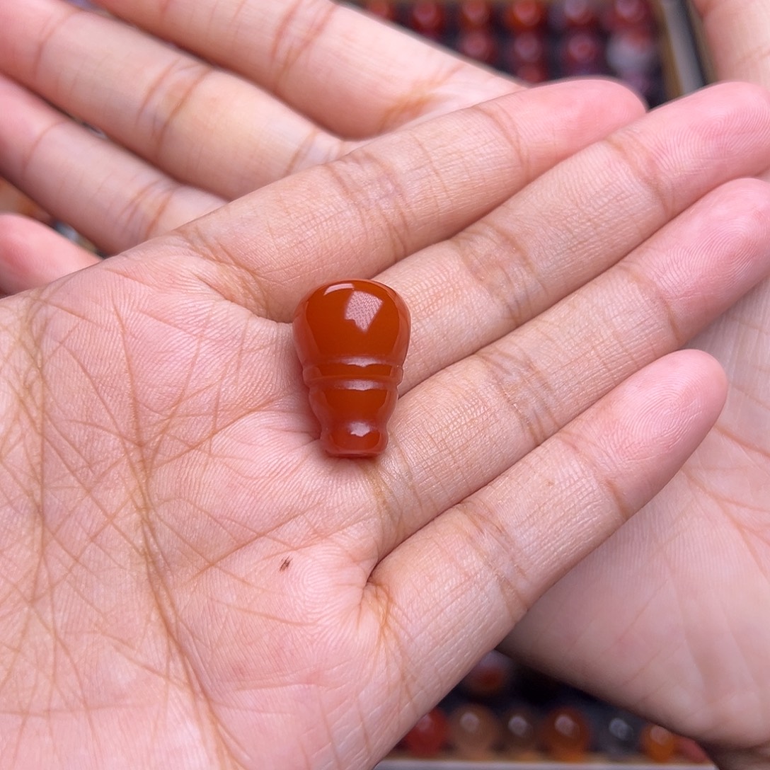 毛***生南红玛瑙未镶嵌珠宝奇石