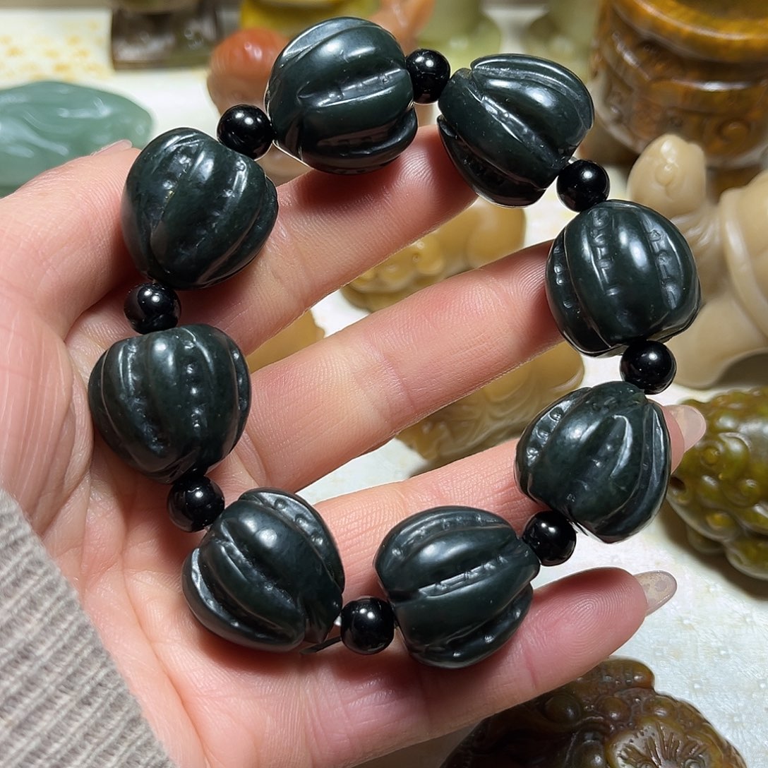 白玉菩提吊坠白玉菩提吊坠