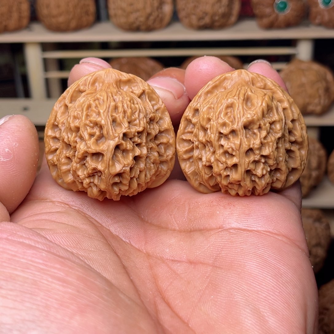 文玩核桃把件文玩核桃把件40尺南疆石