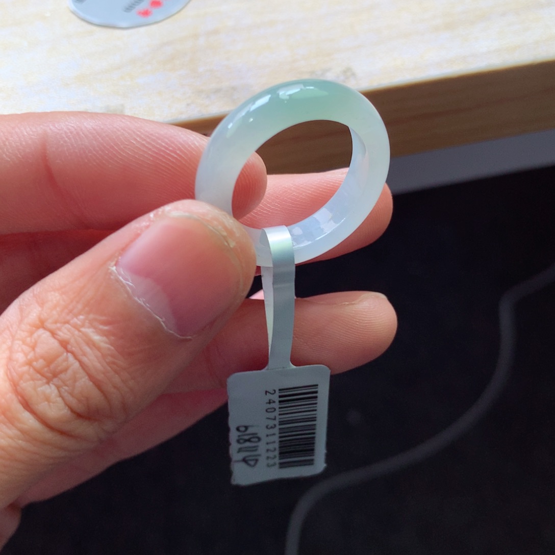 翡翠颈饰未镶嵌吊坠