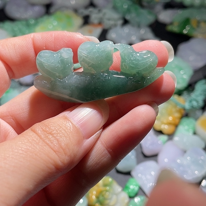 颈饰未镶嵌翡翠天