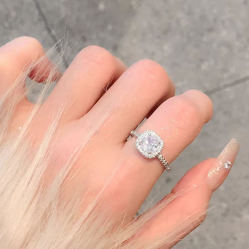 胖东来代购爆闪小方糖戒指女轻奢高级感素圈戒指女小众设计尾戒水