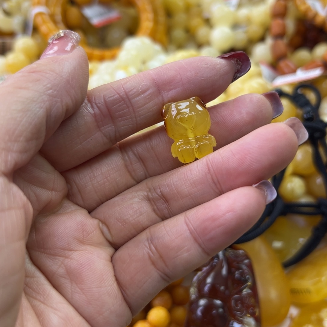 琥珀珠宝奇石未镶嵌