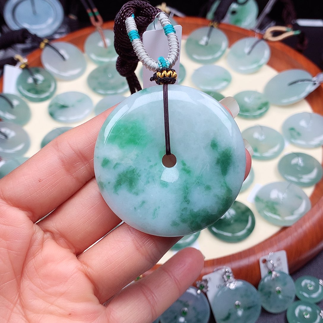 翡翠颈饰未镶嵌吊坠