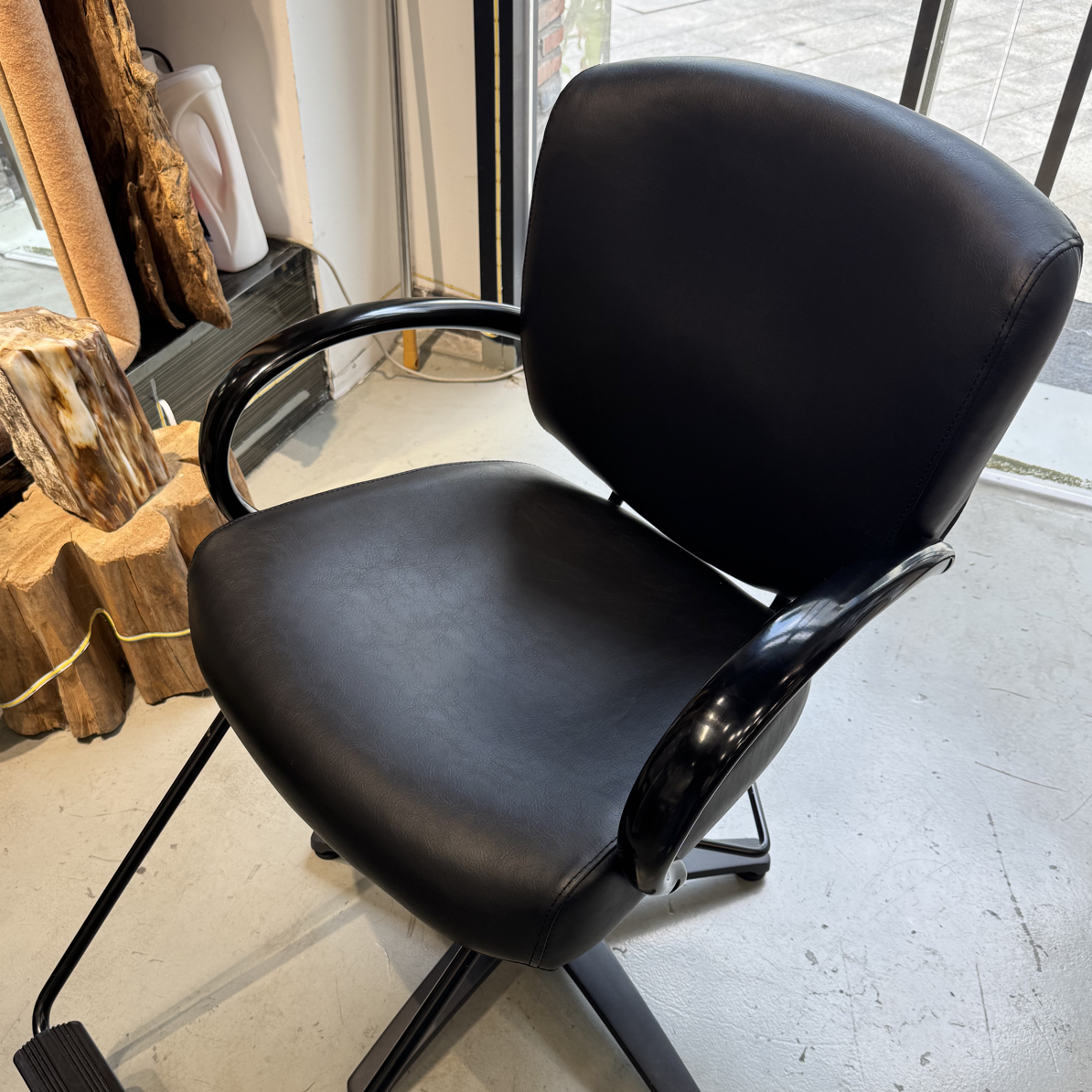 复刻经典款沙宣剪发椅定型棉不易变形扶手脚踏实心五金结构椅子