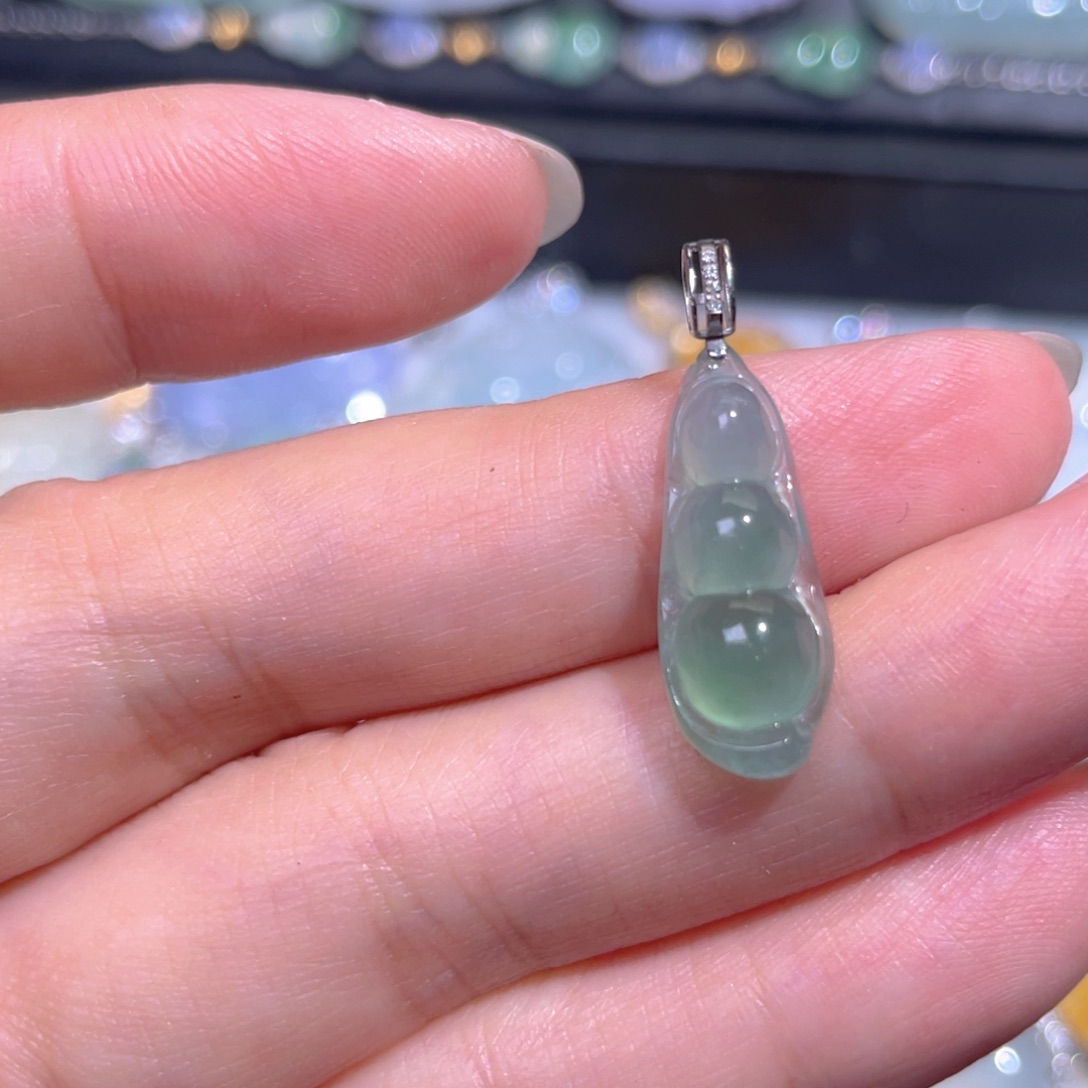 颈饰18K金镶嵌翡翠翡翠