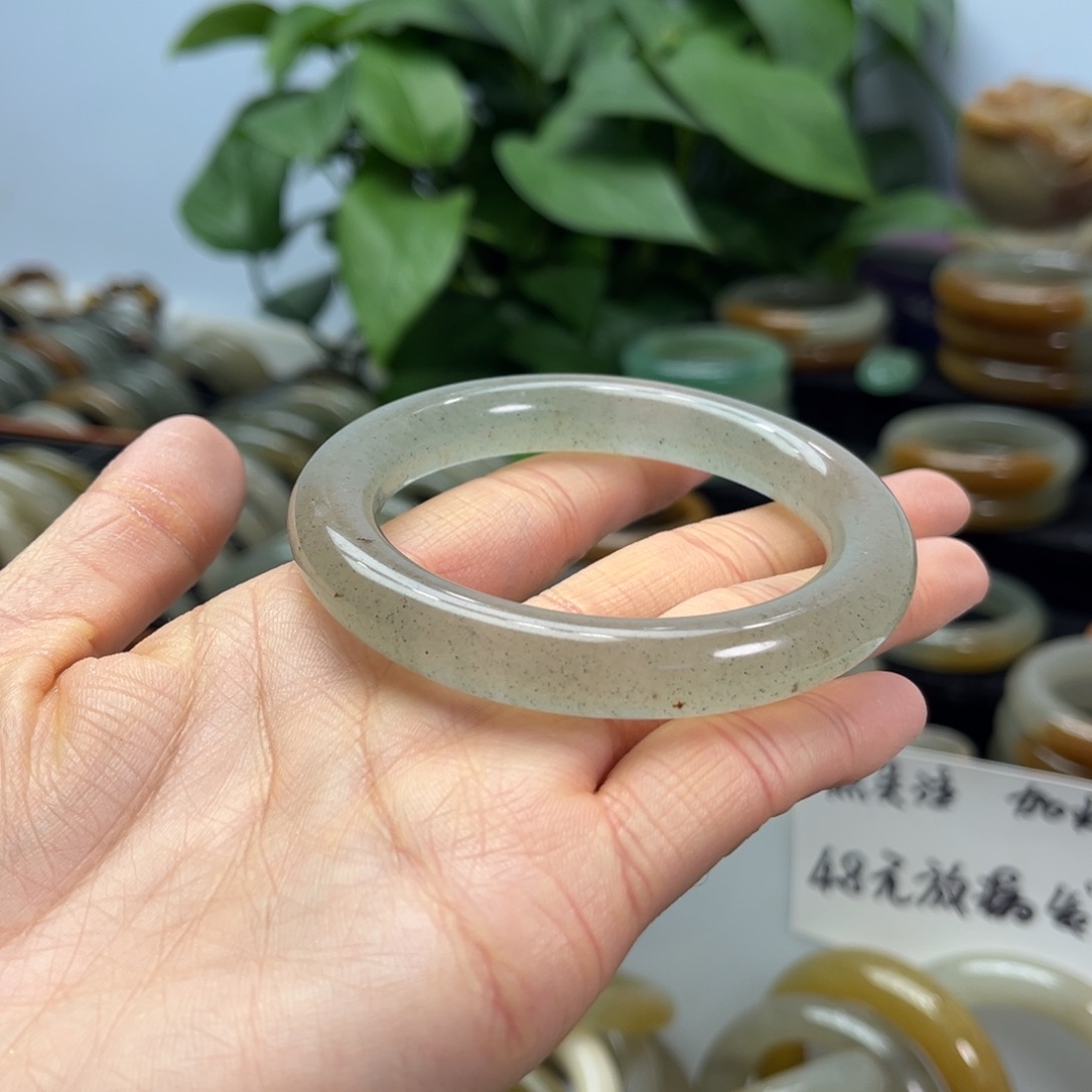****处石英质玉未镶嵌手镯