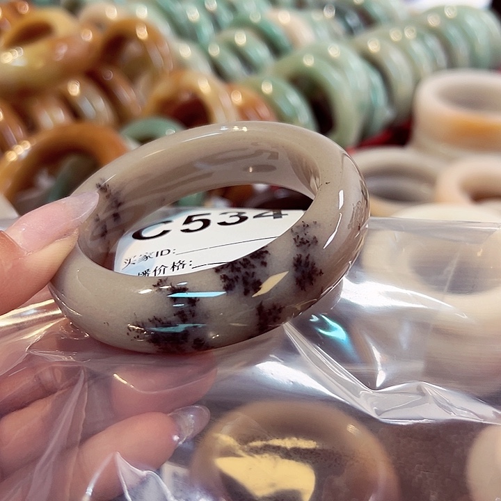 石英质玉合金手镯h****也