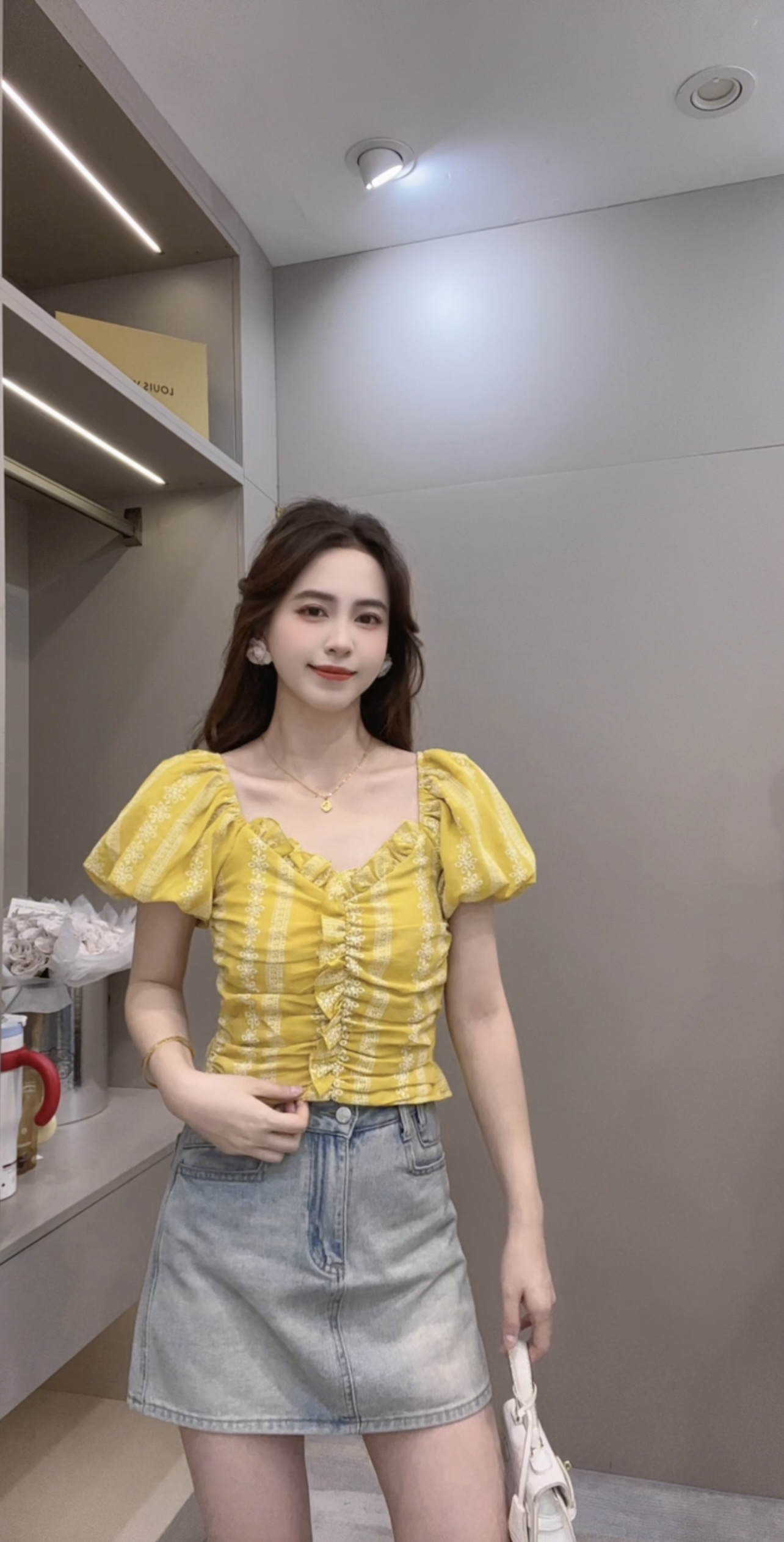 敏敏推荐【甜心可露丽】法式大V领泡泡袖露肩提花衬衫上衣25688