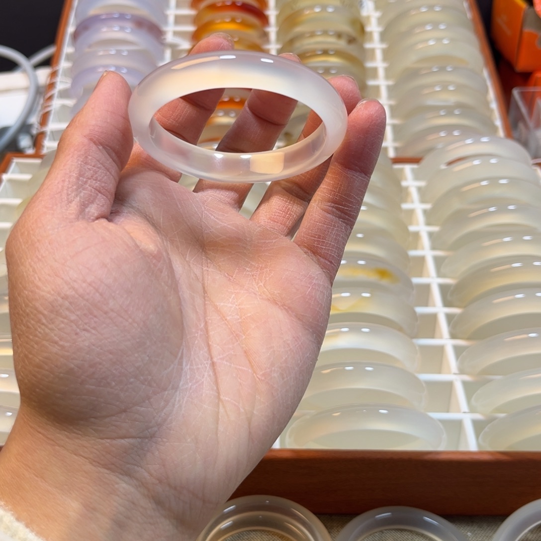 玛瑙/玉髓未镶嵌手镯