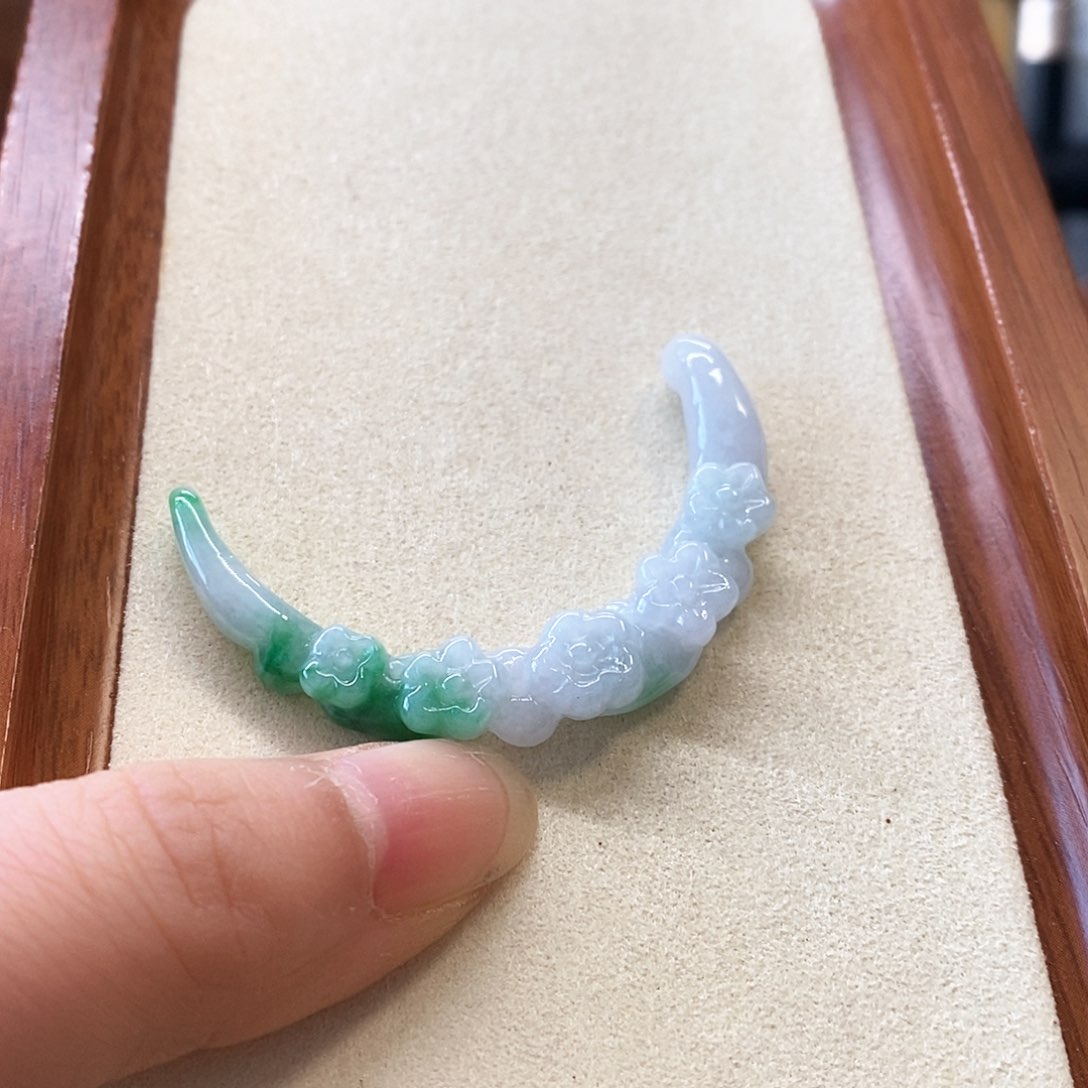 翡翠颈饰未镶嵌翡翠挂件