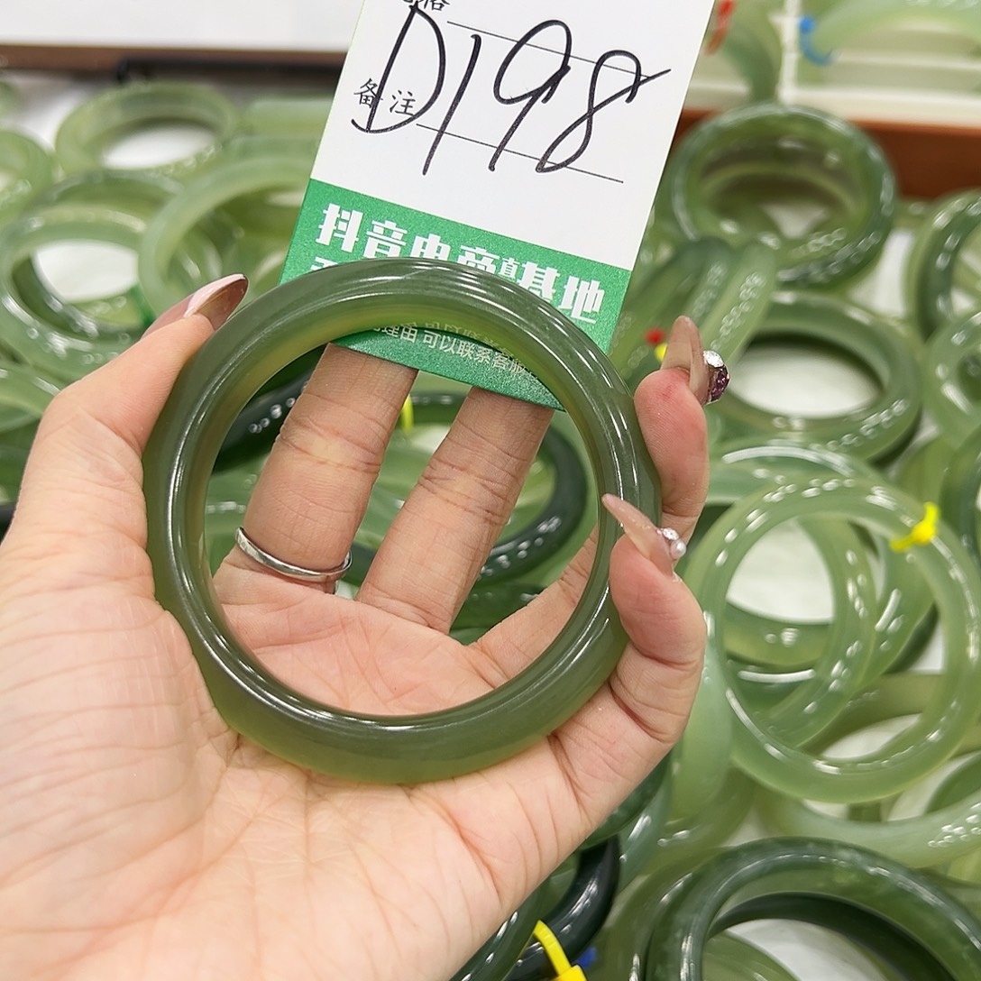 冬***雪蛇纹石玉未镶嵌手镯