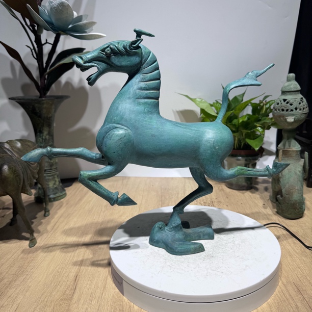 复古马踏飞燕，仿古青铜器摆件高度34.5厘米