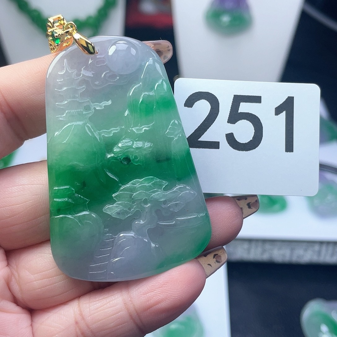翡翠吊坠(赠链)未镶嵌