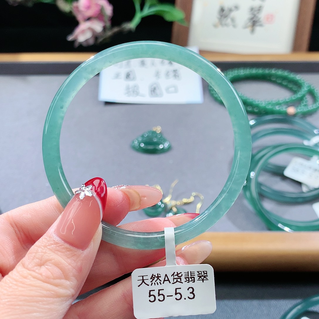 翡翠手镯（圆镯）未镶嵌