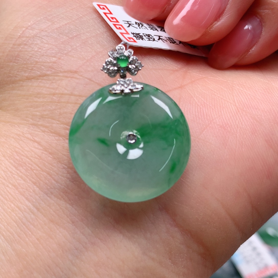 翡翠颈饰18K金镶嵌天然翡翠