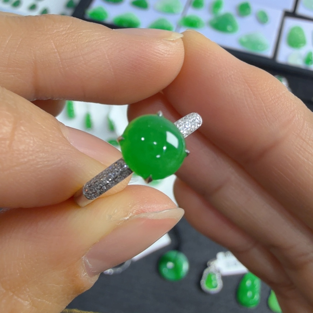 翡翠吊坠(不含链)18K金镶嵌绿蛋