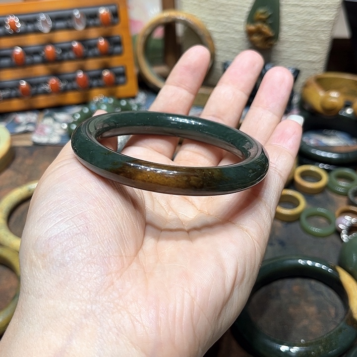 岫岩河磨玉（透闪石质玉）手镯未镶嵌林**缘